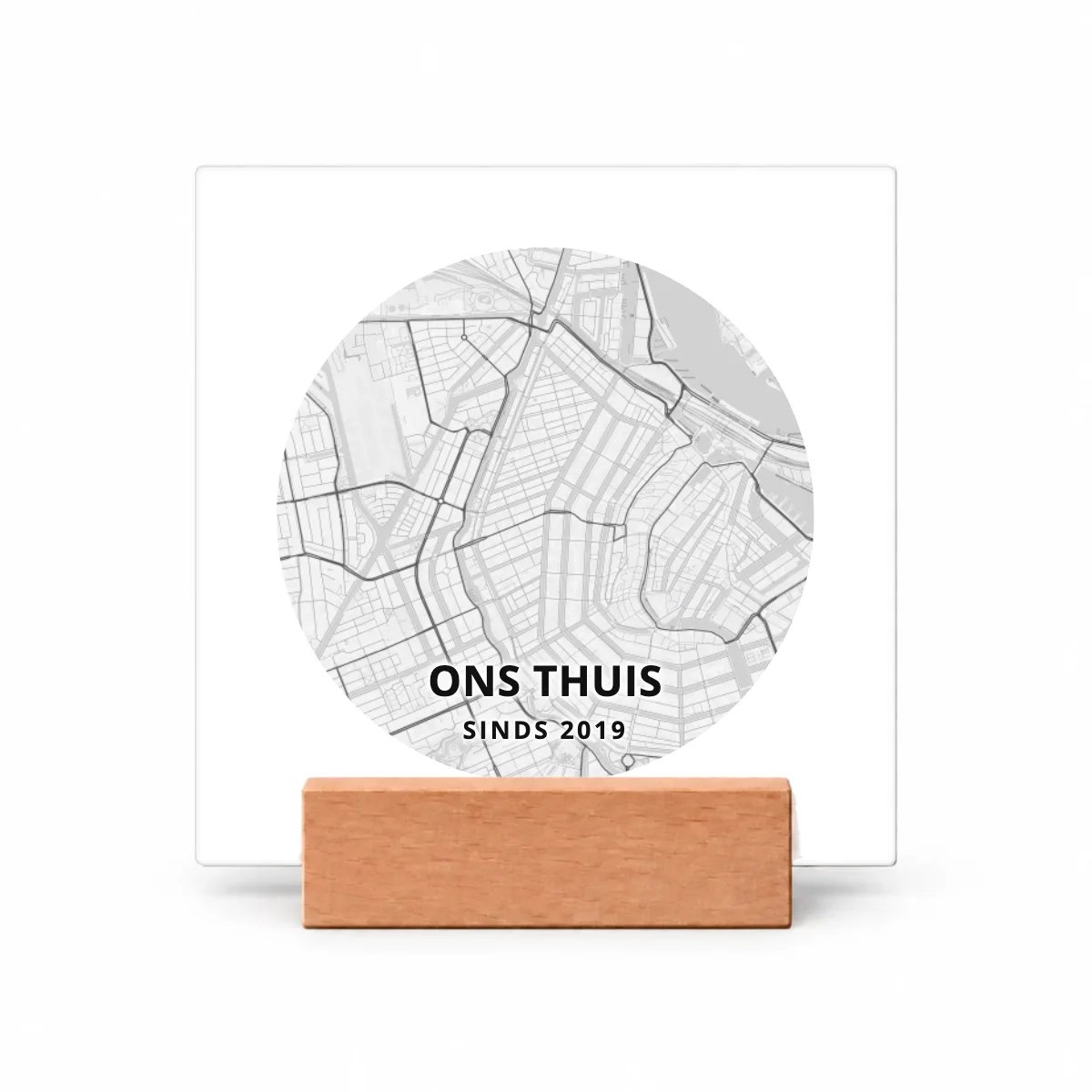 Stadskaart in een cirkel in grijs op een tegeltje